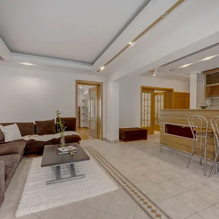 Cozy Floreasca Park Apartment *